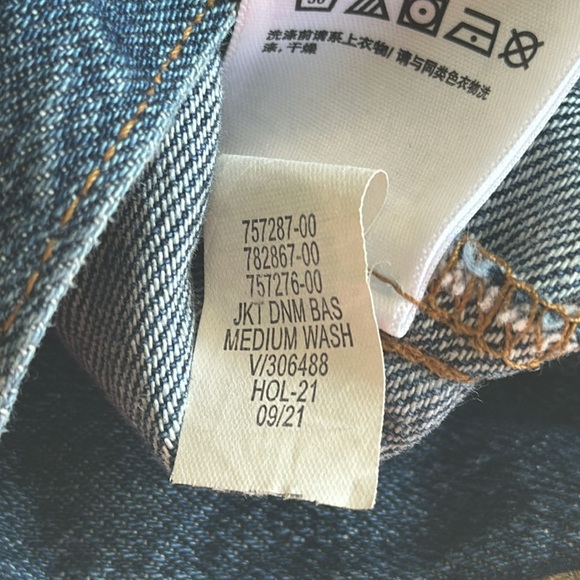 Size medium youth(8-10) boys or girls, Jean jacket, dark denim, like new - Picture 7 of 7